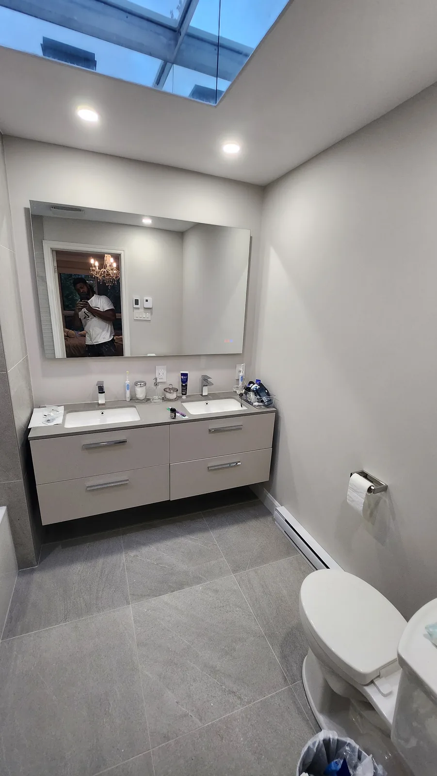 Vanité et éclairage de salle de bain